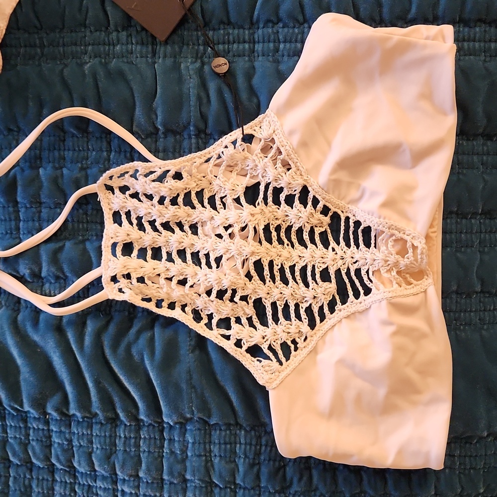 Bathing suit top in foam